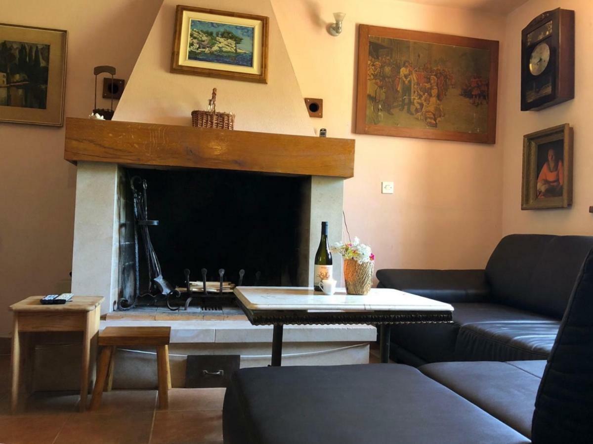 Zrnovo Holiday Home Villa Kastel מראה חיצוני תמונה