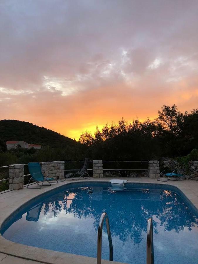 Zrnovo Holiday Home Villa Kastel מראה חיצוני תמונה